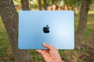 Apple MacBook Air 13 (M4) – Best Overall Laptop for Students