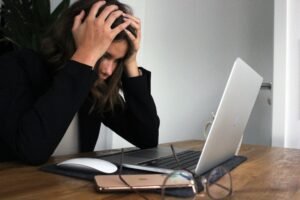 Surge‍‍‍‍‍‍ in Complaints and Negative Reviews: The Community Echo