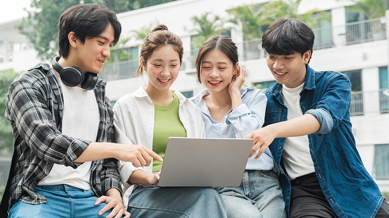 Best Scholarships for 2:2 Degree Holders in 2026: UK, USA, Canada & More (Don’t Miss Out)