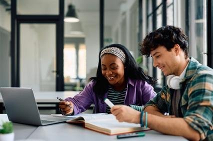 Best Scholarships for 2:2 Degree Holders in 2026: UK, USA, Canada & More (Don’t Miss Out)